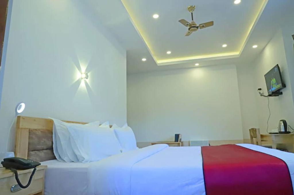 The Bd Hotel Θίμφου Εξωτερικό φωτογραφία